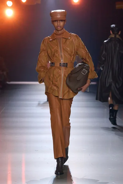 Look 34